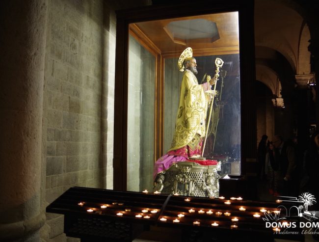 13-Bari-San-Nicola-Statue-650x493