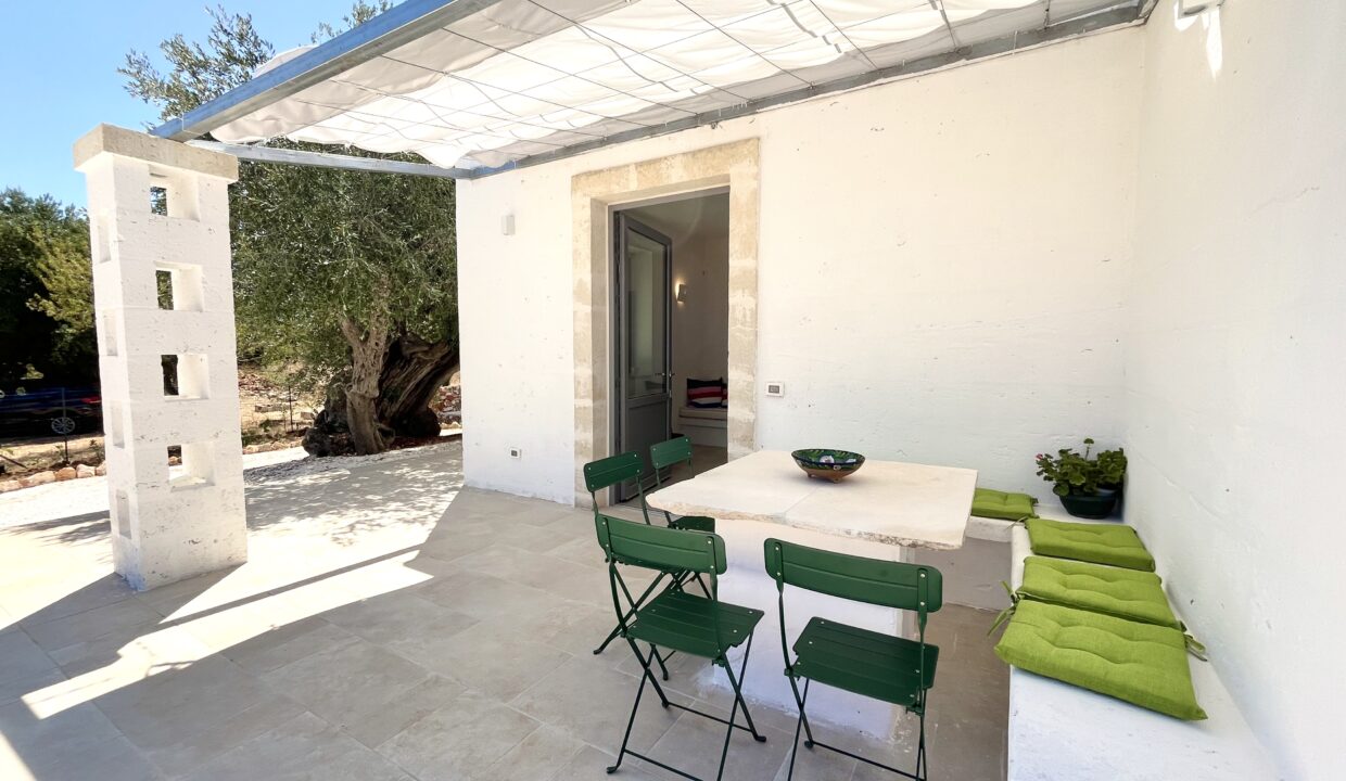 28 - Terrasse, die zum Speisen einlädt