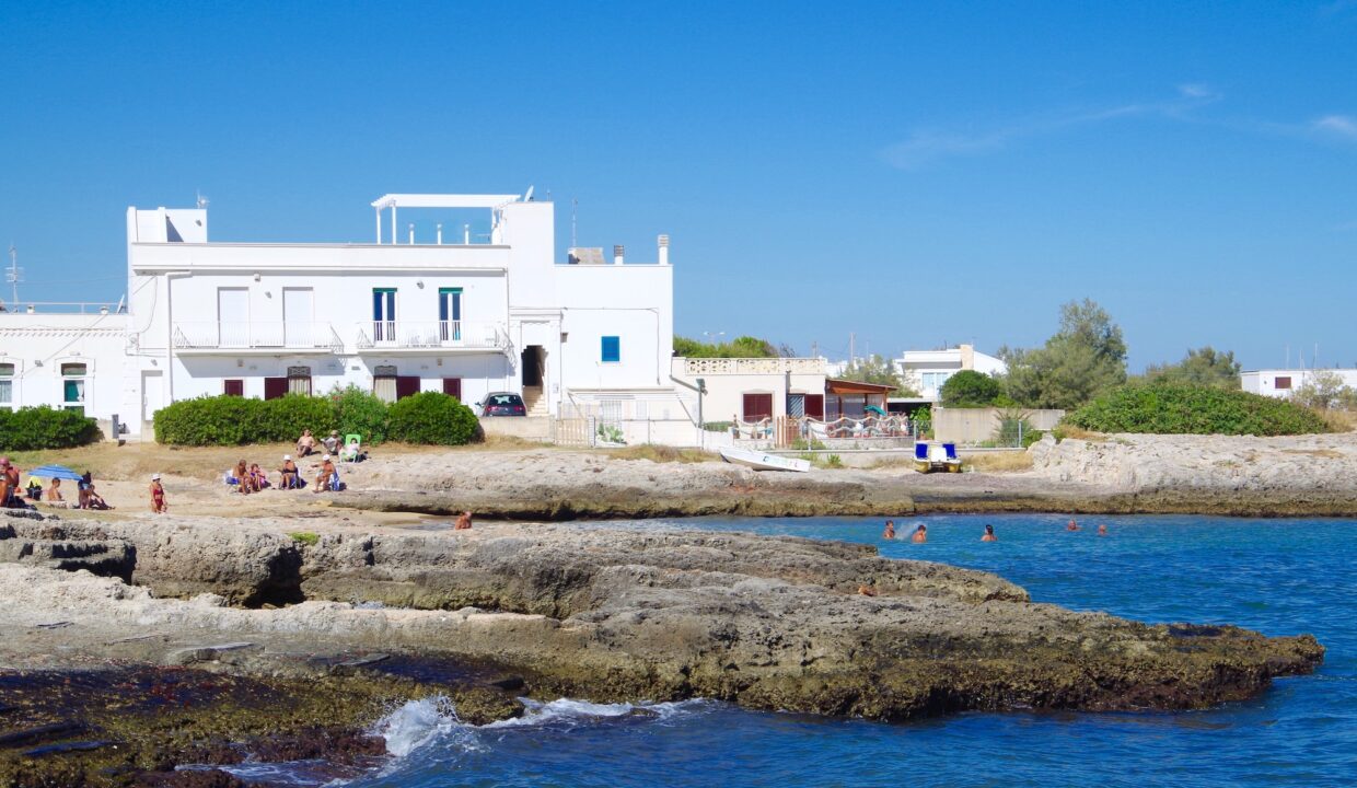 21 - Casa Mare Sole -Frontansicht der Ferienwohnung direkt am Meer 2