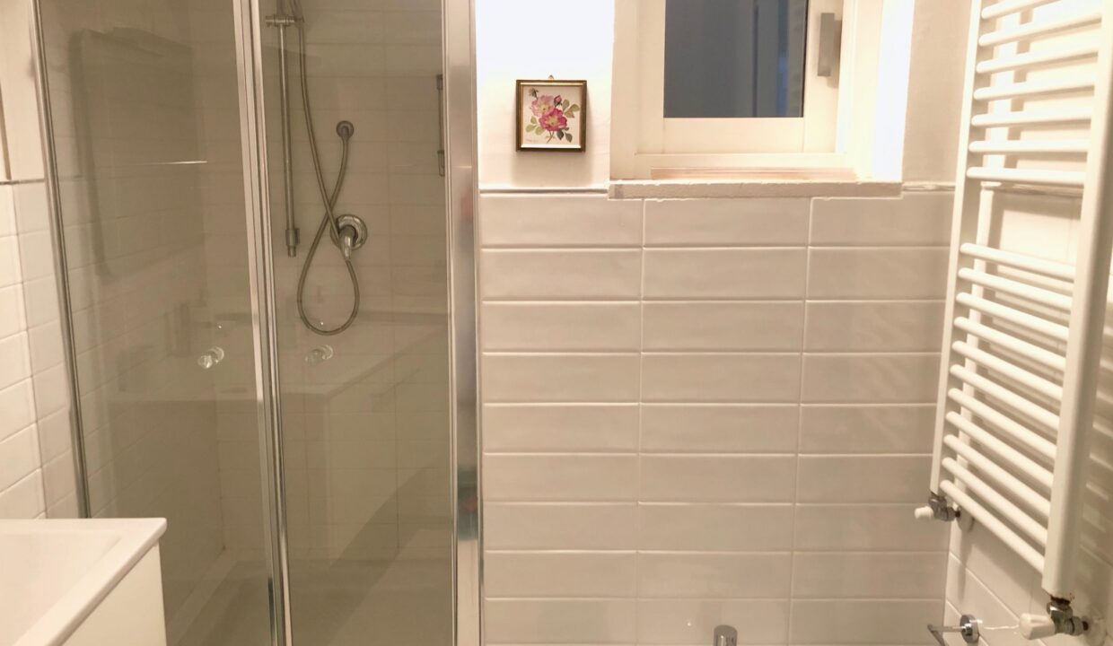 La-Maison-N°-75-Badezimmer-mit-Kriastalldusche-scaled