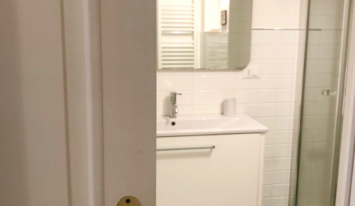 La-Maison-N°-75-Badezimmer-mit-Schiebetuer-scaled