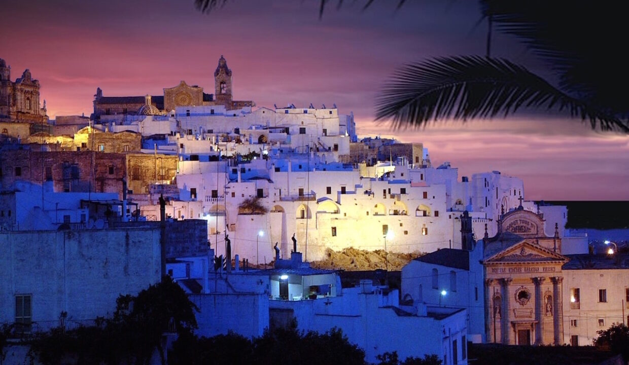 La-Maison-N°-75-Ostuni-by-night